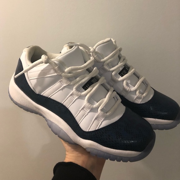 Size 7 Snake Skin Low Jordan 11 - Picture 2 of 3